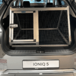 Skreddersydd hundebur til Hyundai Ioniq 5 stort bur